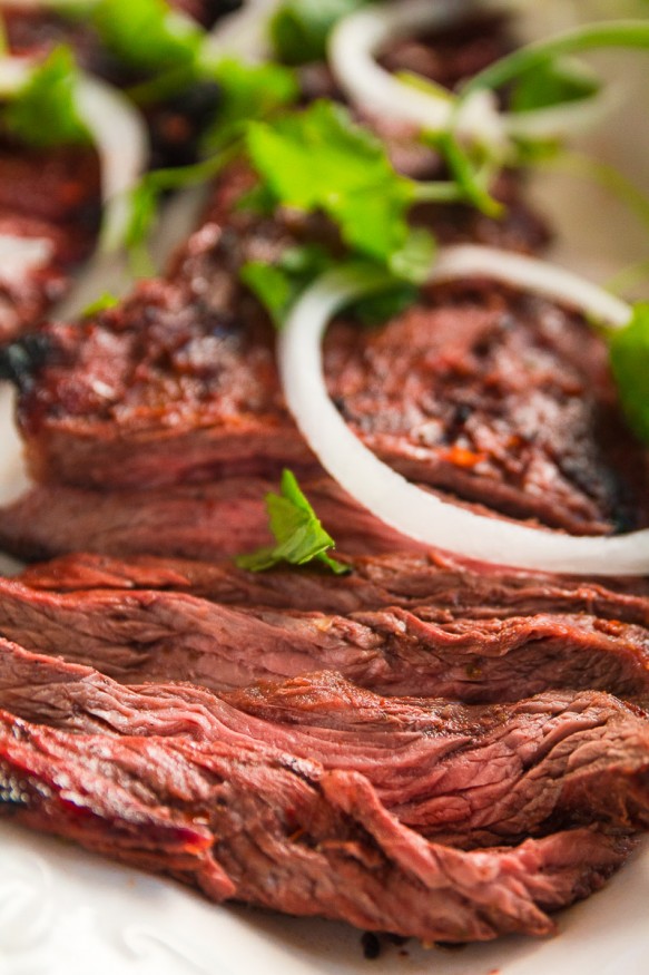 This carne asada beer marinade recipe uses a light beer and fresh citrus ingredients, with some heat and smokiness using cayenne jalapeno and smoked paprika.