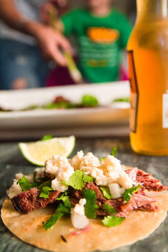 This carne asada beer marinade recipe uses a light beer and fresh citrus ingredients, with some heat and smokiness using cayenne jalapeno and smoked paprika.