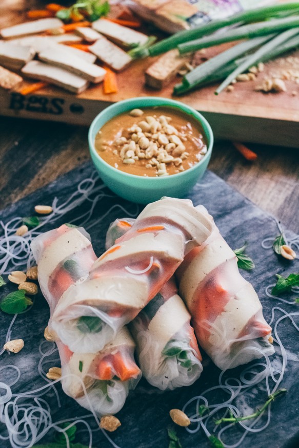 Sesame Ginger Tofu Spring Rolls With Sriracha Peanut Sauce