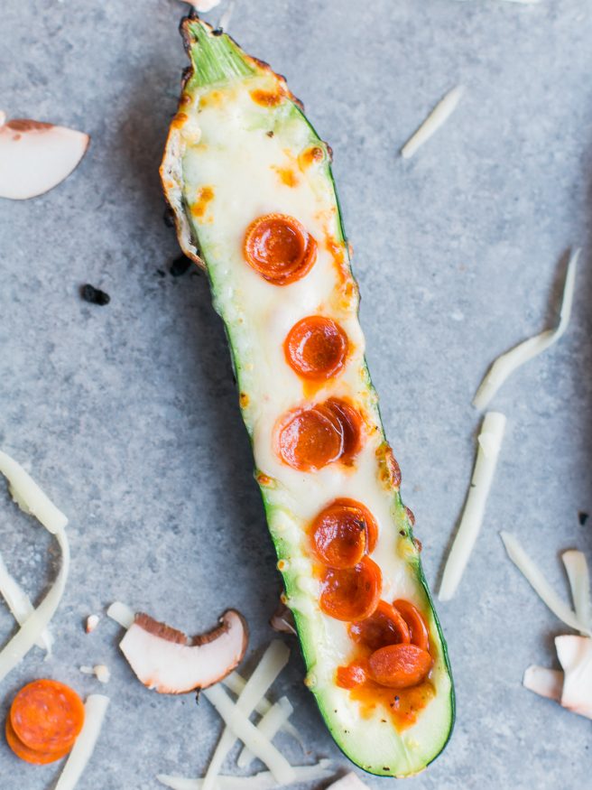 Zucchini boats on the grill with pizza toppings?! Loaded with mozzarella, pepperoni mushrooms and marinara sauce, these pizza zucchini boats are amazing!