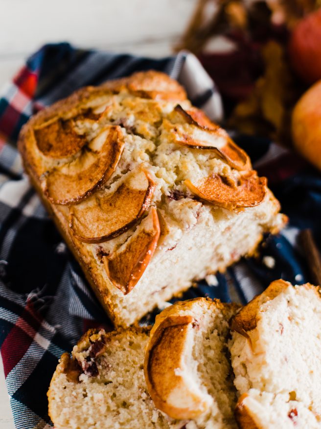 https://www.krusteaz.com/baking-ideas-advice/blog/cran-apple-cinnamon-loaf?utm_source=dadwithapan.com&utm_medium=referral&utm_campaign=2017_bakersdozen&utm_content=cranberryloaf_november